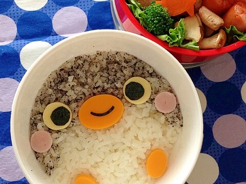 簡単キャラ弁☆まぁるいお弁当箱ｄｅペンギン弁当♪